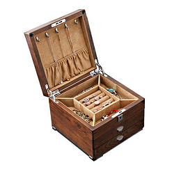 Vue de 3/4 de la boîte en bois à 2 tiroirs, couvercle relevé et bijoux apparents