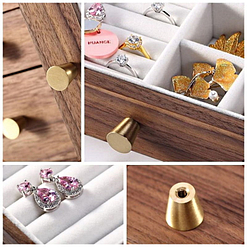 Collage de 4 photos de détails de la boîte à bijoux en bois à tiroir vertical (intérieur des compartiments, poignées et pied)