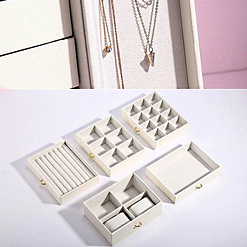 Photo de détail des compartiments de la boîte à bijoux avec portes cuir blanc