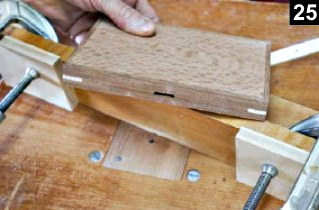 Rainurage du curseur sur le couvercle de la boîte à bijoux en bois plaqué