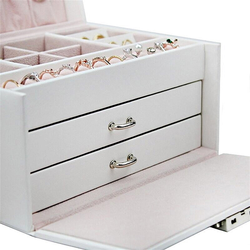 Zoom sur les tiroirs de la boîte à bijoux en cuir blanc à double tiroir (fermés)