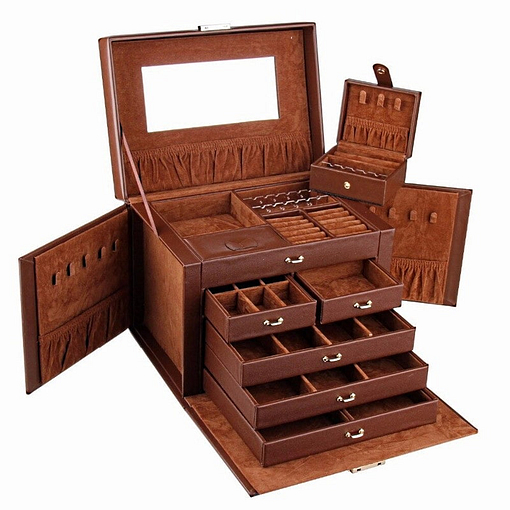 Vue de 3/4 de la grande boîte à bijoux en cuir marron à compartiments (ouverte, sans bijoux)