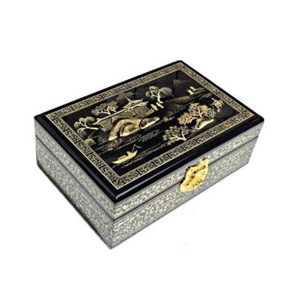 Dessus de la boîte avec une vue de Suzhou peinte en or sur fond noir (vue de 3/4)