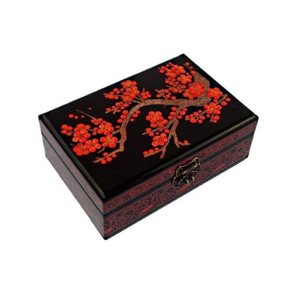 Vue de 3/4 du dessus de la boîte représentant les fleurs rouge d'un cerisier