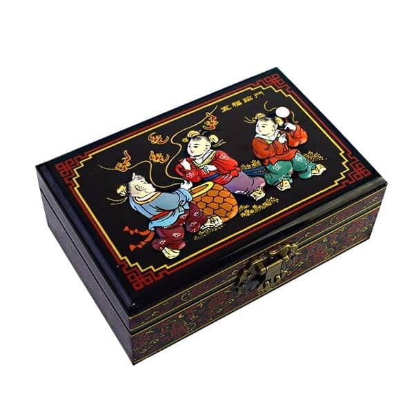 Vue de 3/4 de la boîte 'Folklore chinois' représentant 3 personnages