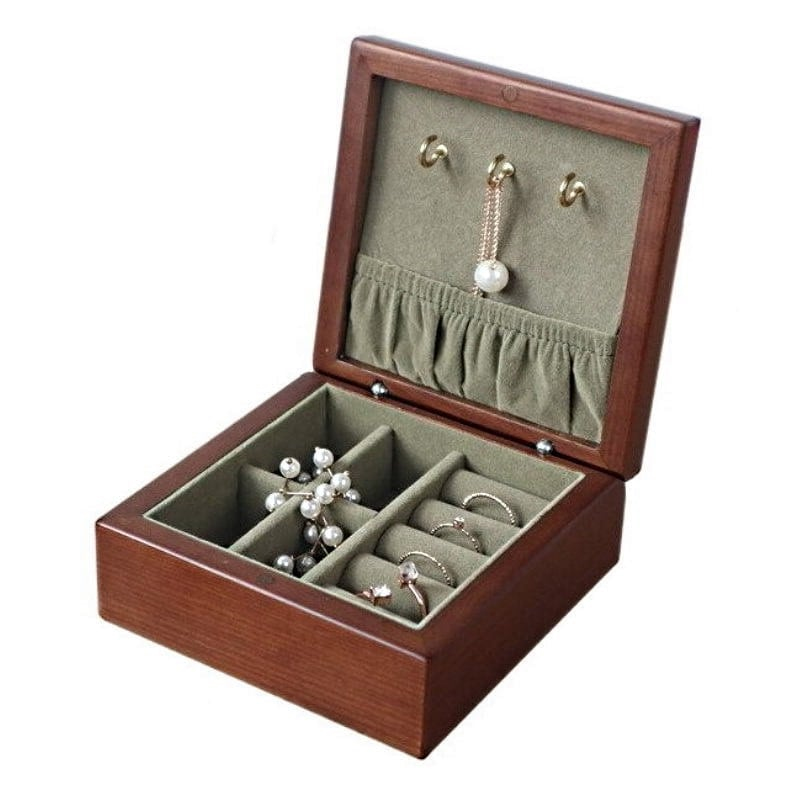 Petite boîte à bijoux en bois carrée (ouverte)